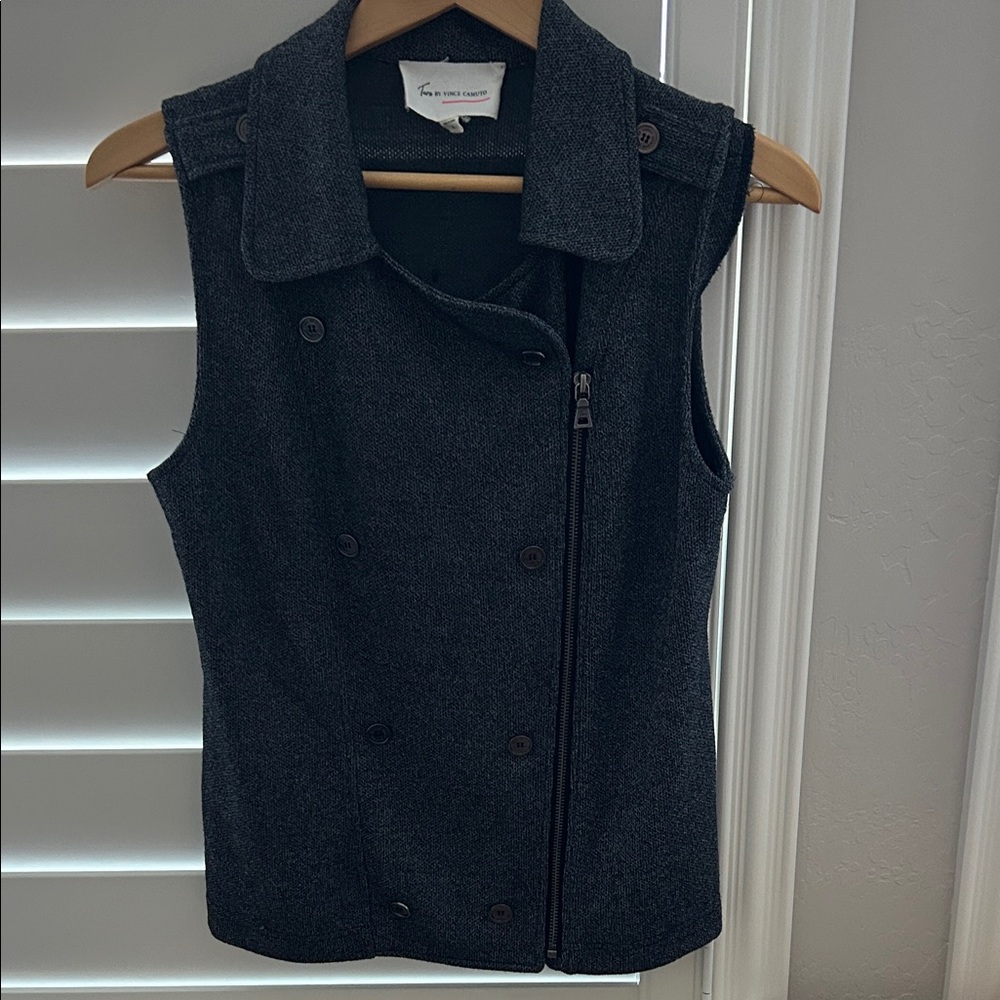 Heavy fabric sheek vest.